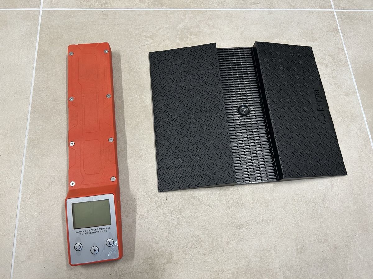 Autres valises & sacs de voyage: Berger Caravan Weight Control Waage – D'occasion à Neuendorf par kjaere 1