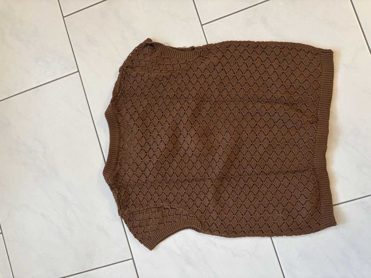 H&M Gilets & Westen: H&M Strickweste – Neu (gemäss Beschreibung) aus Kirchberg BE von LiiLaaLuu_98 1