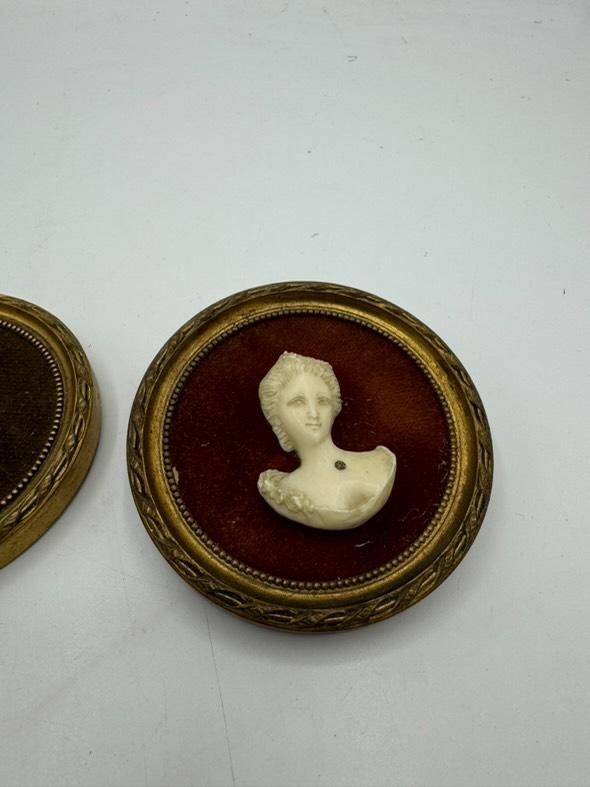 Dipinti: paire de tableaux miniature – Usato da Vésenaz venduto da Angela.C3 3