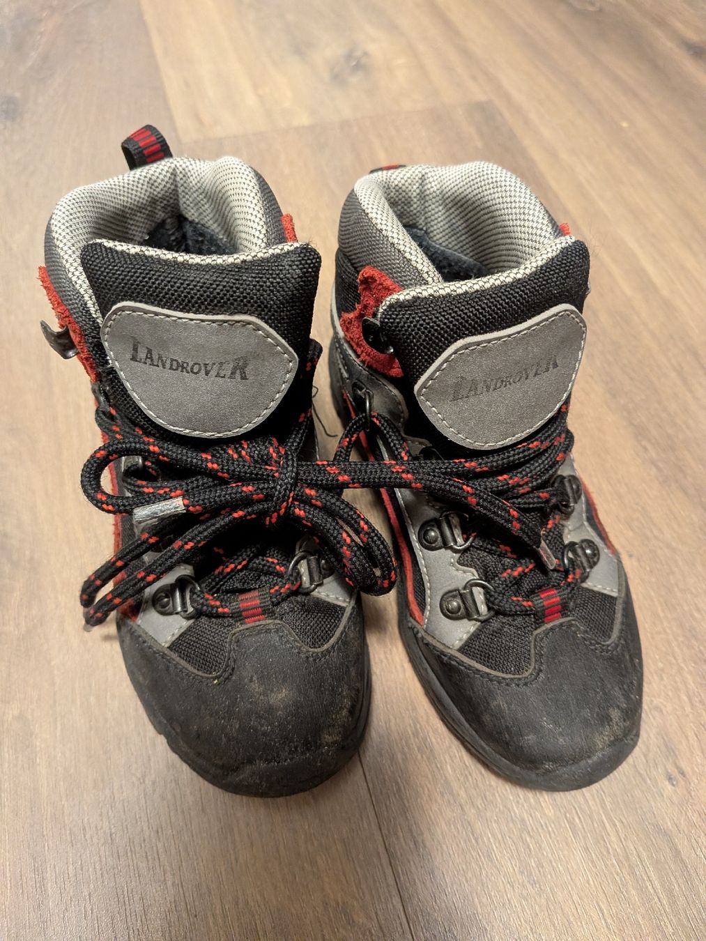 Schuhe für Jungen: 2 Paar Schuhe, Grösse 29, Converse rot und Wanderschuhe  – Gebraucht aus Riehen von senzao15 4