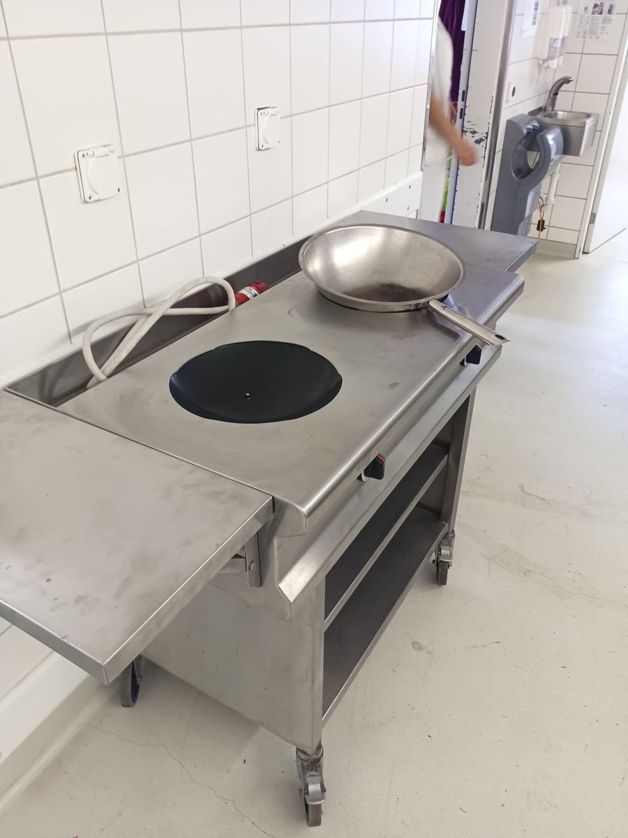 Elettrodomestici da cucina: Menu System 2 er Induktionswok fahrbar – Usato da Dittingen venduto da Cervolino77 1