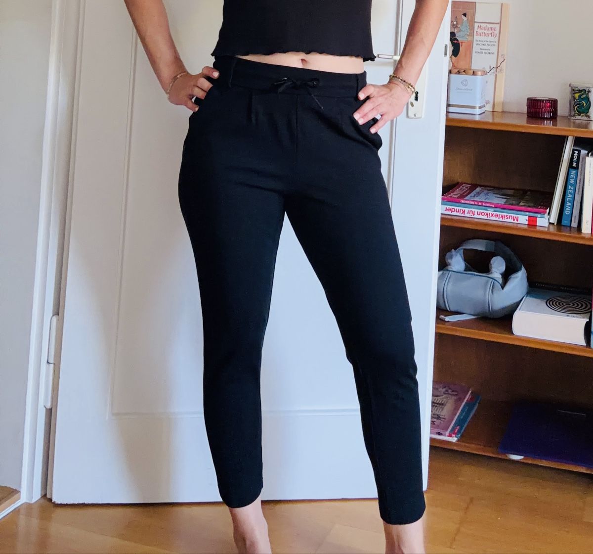 Only Pantalons: Stoffhose schwarz Only Gr. S – Neuf (Voir description) à Zürich par zucchetti13