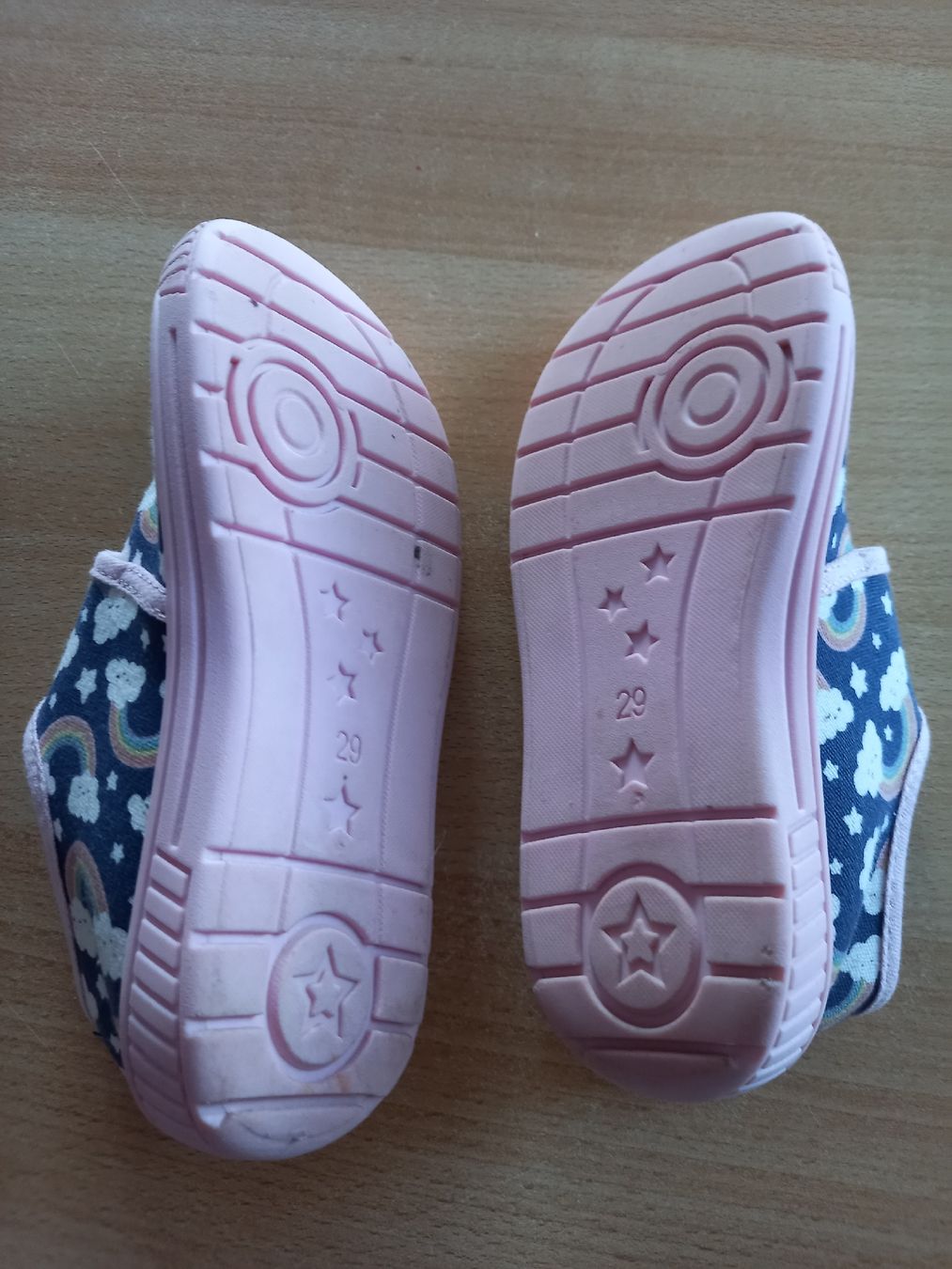 Scarpe per ragazzi: Hausschuhe Mädchen Grösse 29  – Usato da Schenkon venduto da adano 1