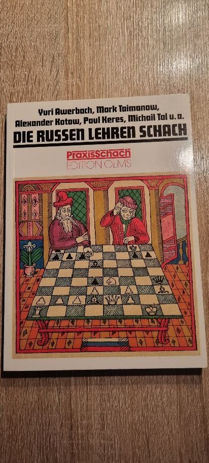Libri: Schachbuch Die Russen lehren Schach – Usato da Muttenz venduto da Langerochade