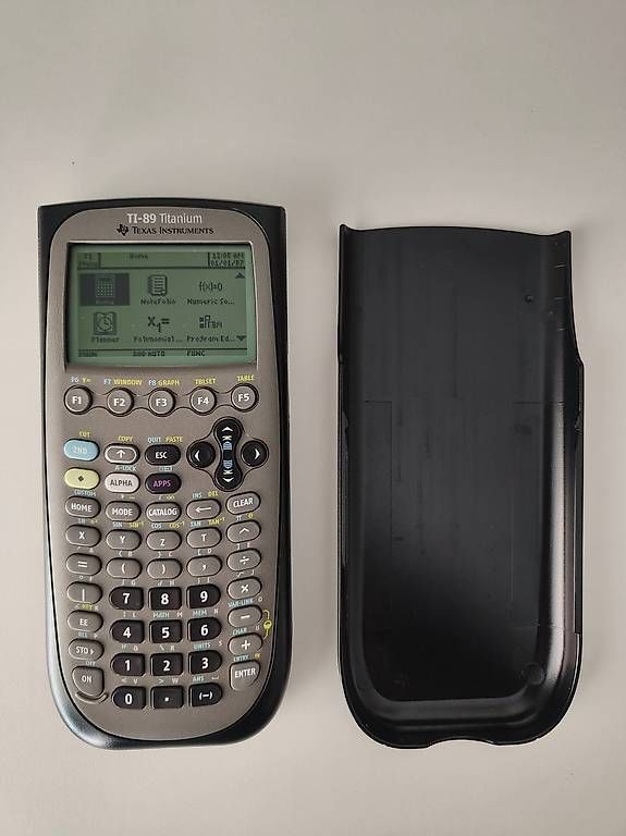 Texas Instruments Calcolatrici tascabili: Texas Instruments TI-89 Titanium Grafikrechner  CAS – Usato da Ostermundigen venduto da Moebi_92 1