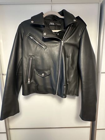 ZARA Kunstleder-Bikerjacke Grösse L – Perfekt für den Herbst