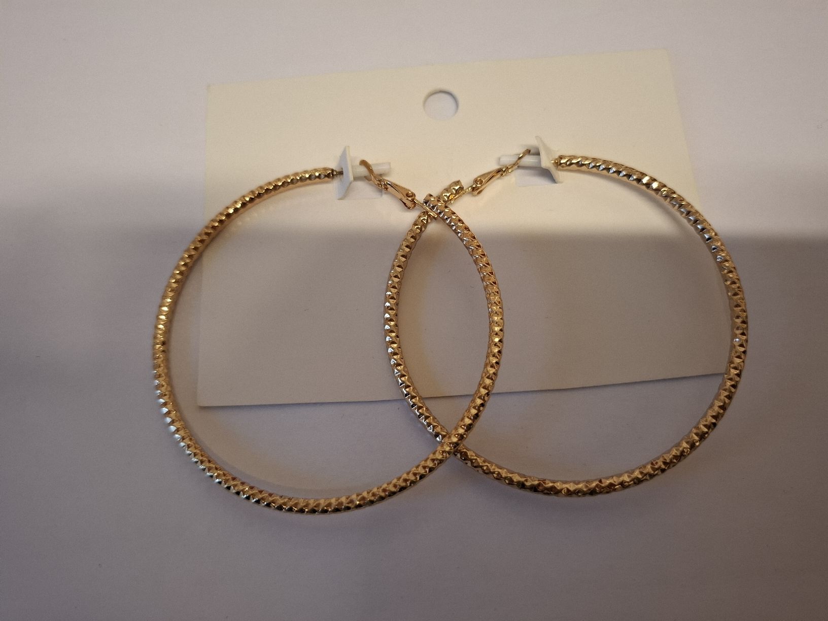 H&M Orecchini pendenti & Orecchini a lobo: Orecchini a cerchio dorati H&M – Nuovo e nell'imballaggio originale da Zürich venduto da Irene000