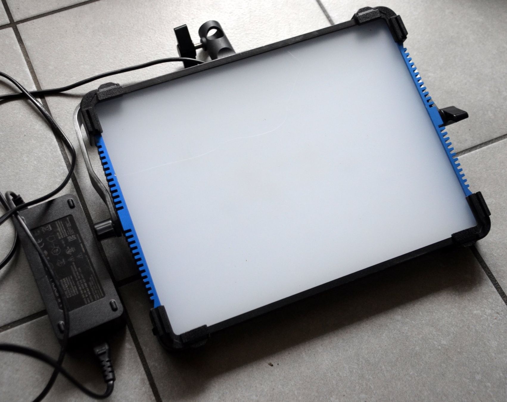 Lampade: Lampe Pixel P80 RGB 60W – Usato da Collonges venduto da arashee 1