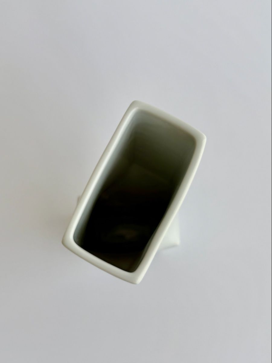 Rosenthal Vasi & Recipienti: Vase Rosenthal Studio-Linie forme asymétrique blanc – Usato da Genève venduto da mar_nd6c 2
