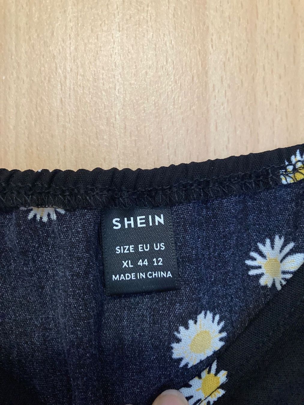 Vestiti: Schwarzes Kleid mit Gänseblümchen XL – Nuovo (secondo la descrizione) da Thun venduto da Vans_98 2