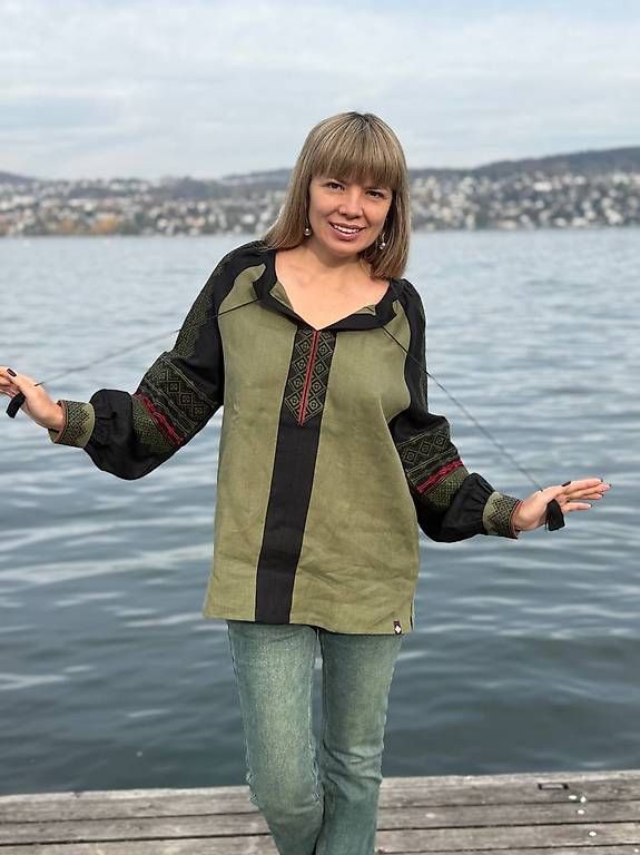 Camicette: Bestickte Leinenbluse für Damen  – Usato da Thalwil venduto da han_2b8c 4