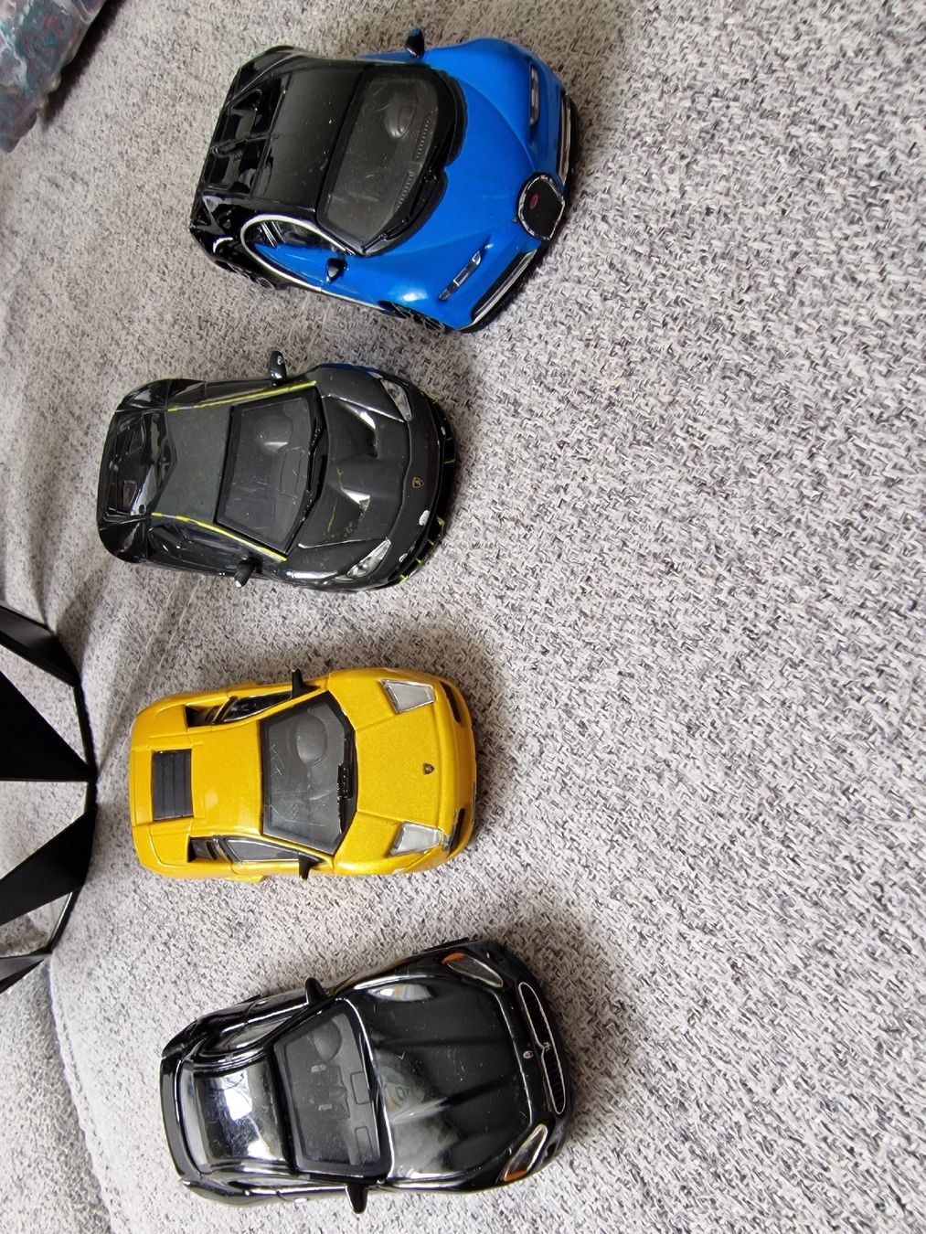 Bburago Modellini d'auto: Lot de 4 petites voitures – Usato da La Chaux-de-Fonds venduto da Ric_m628 2