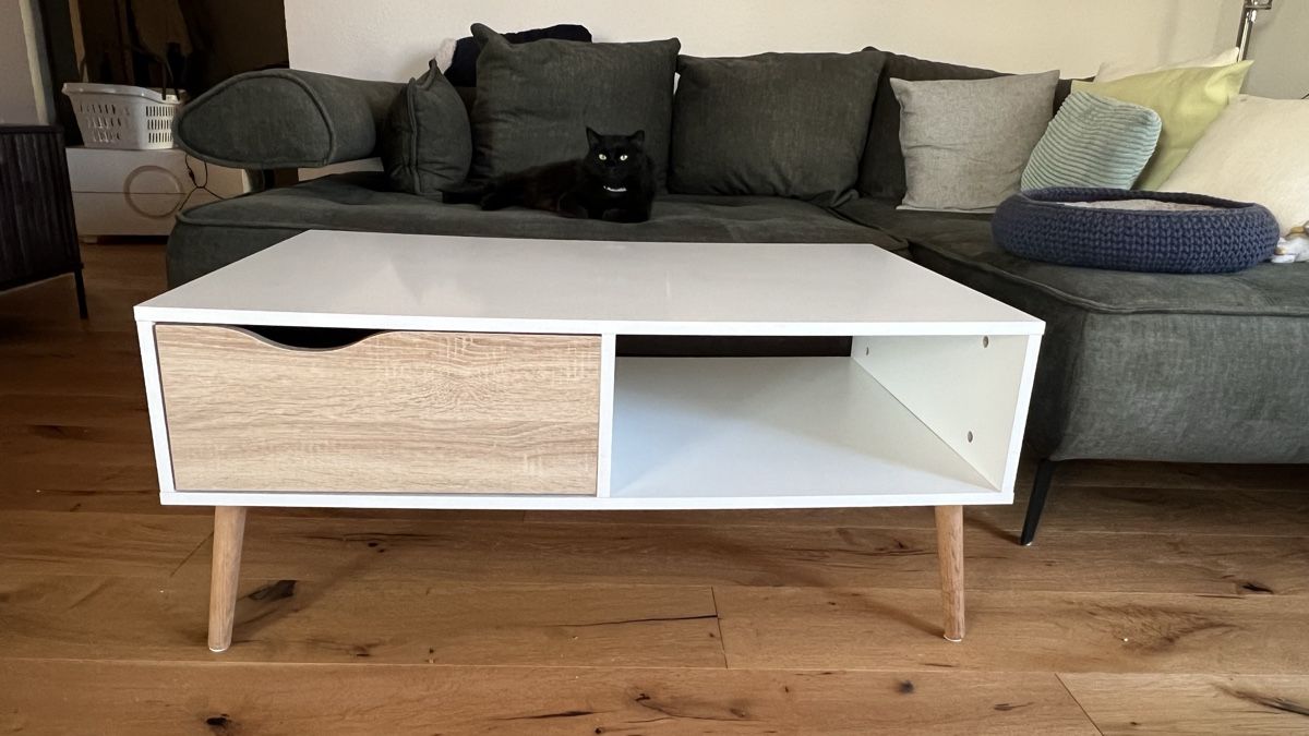 Tavoli: Couchtisch in Weiss / Schublade mit Holzoptik – Usato da Geuensee venduto da aMuffin