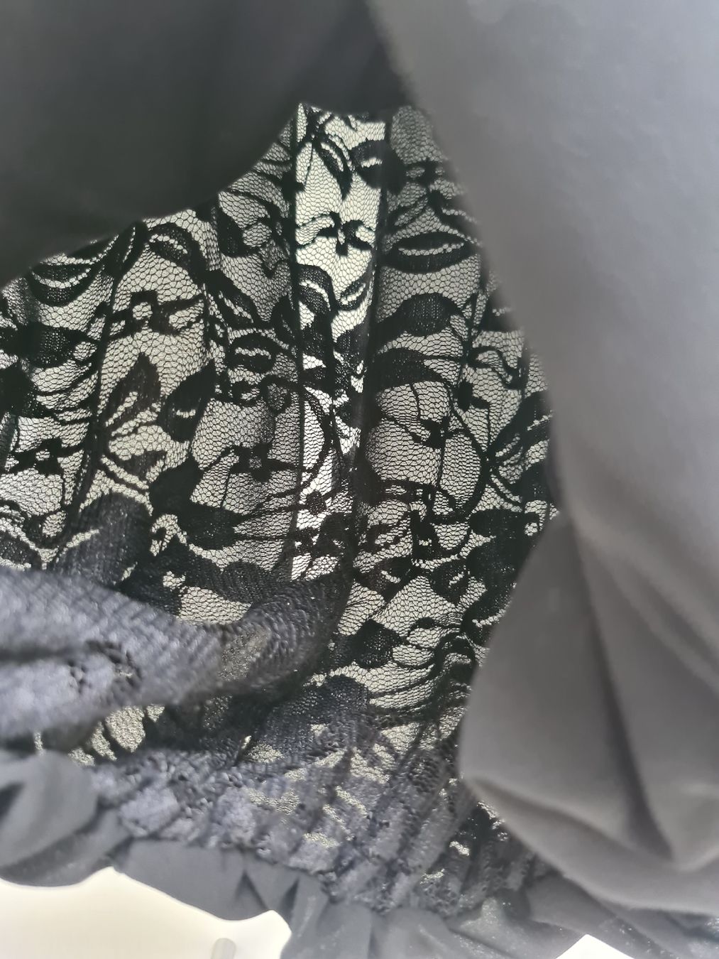 Tops: Schwarzes elegantes Top mit Spitze Gr. M – Gebraucht aus Ebikon von Songbird85 2