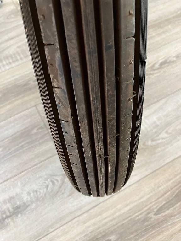 Pneumatici & Ruote complete: seltene Oldtimer Rillenpneus 19x3,5 – Usato da Seewen SO venduto da Eliane-Nora 1