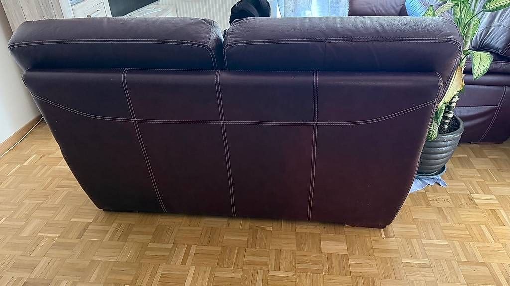 Sofas: Canapé en cuir bordeaux  – D'occasion à Yverdon-les-Bains par kewor 1