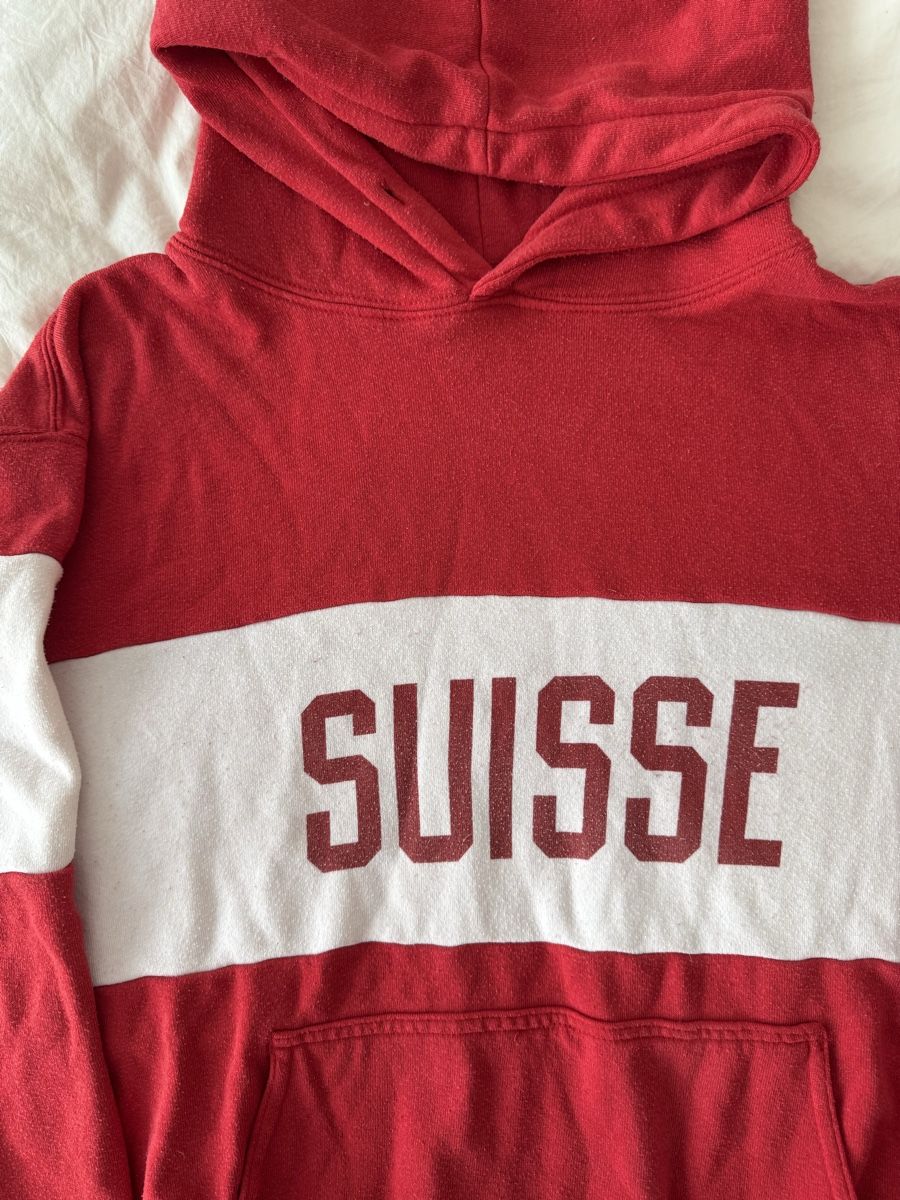 Maglioni & Felpe: Pull à capuche "Suisse" rouge et blanc - Taille Medium – Usato da Genève venduto da lejardindesvetements 1