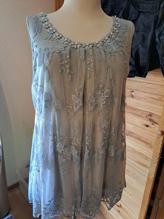 Schickes Sommer-Top mit Perlenstickerei, Grösse L