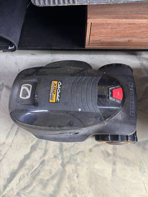Tagliaerba: Rasen Roboter Cub Cadet XR2 2000 – Usato da Rothrist venduto da Bazo69