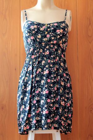 geblümtes KLEID / SOMMERKLEID  36  S