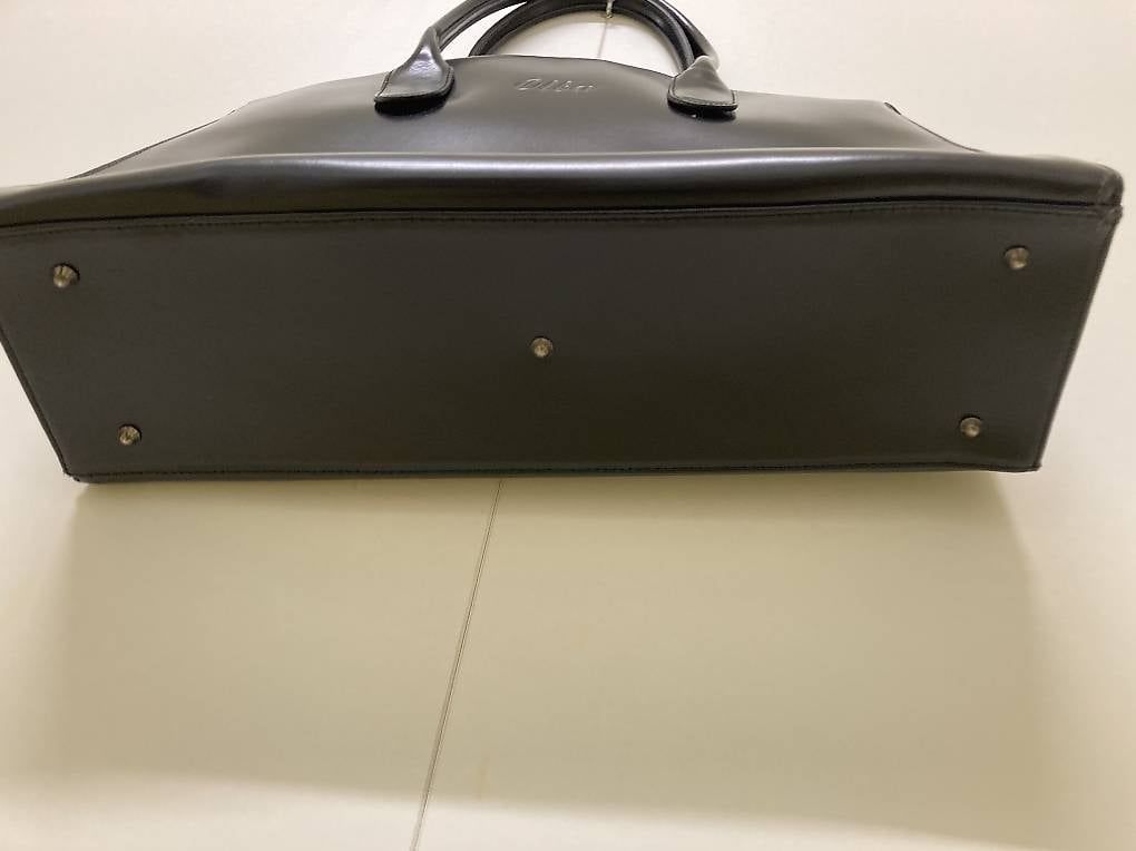 Borse da donna: Schwarze Handtasche aus Leder – Usato da zürich venduto da Apfel2 2