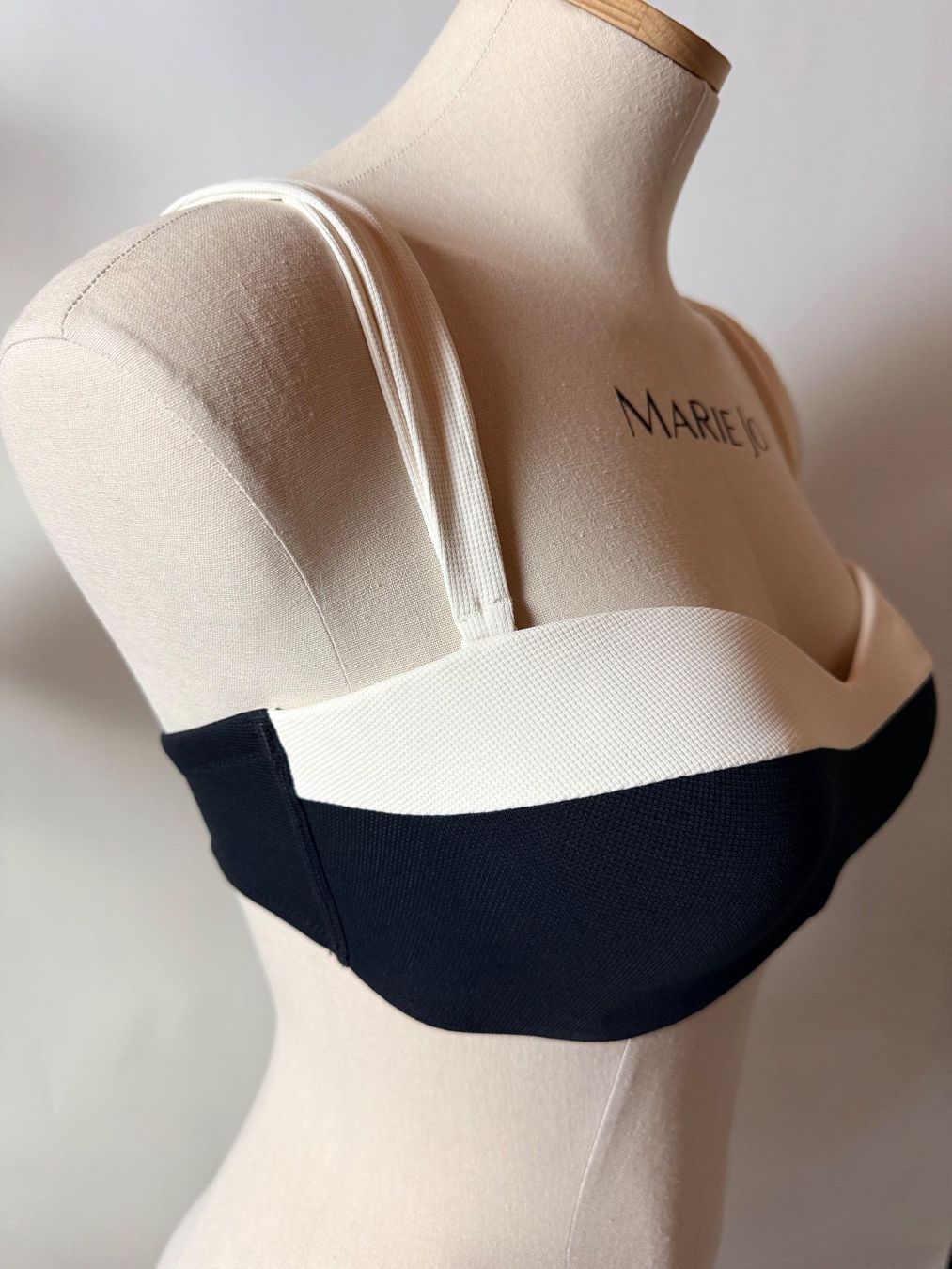Triumph Costumi da bagno & Bikini: TRIUMPH, Bikini-Oberteil SUMMER GLOW, Grösse 42B – Nuovo e nell'imballaggio originale da Rudolfstetten venduto da gst_g7xl 2