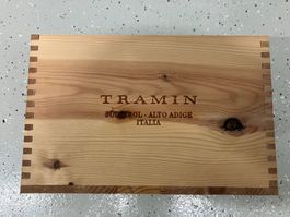 Holzkiste ohne Wein