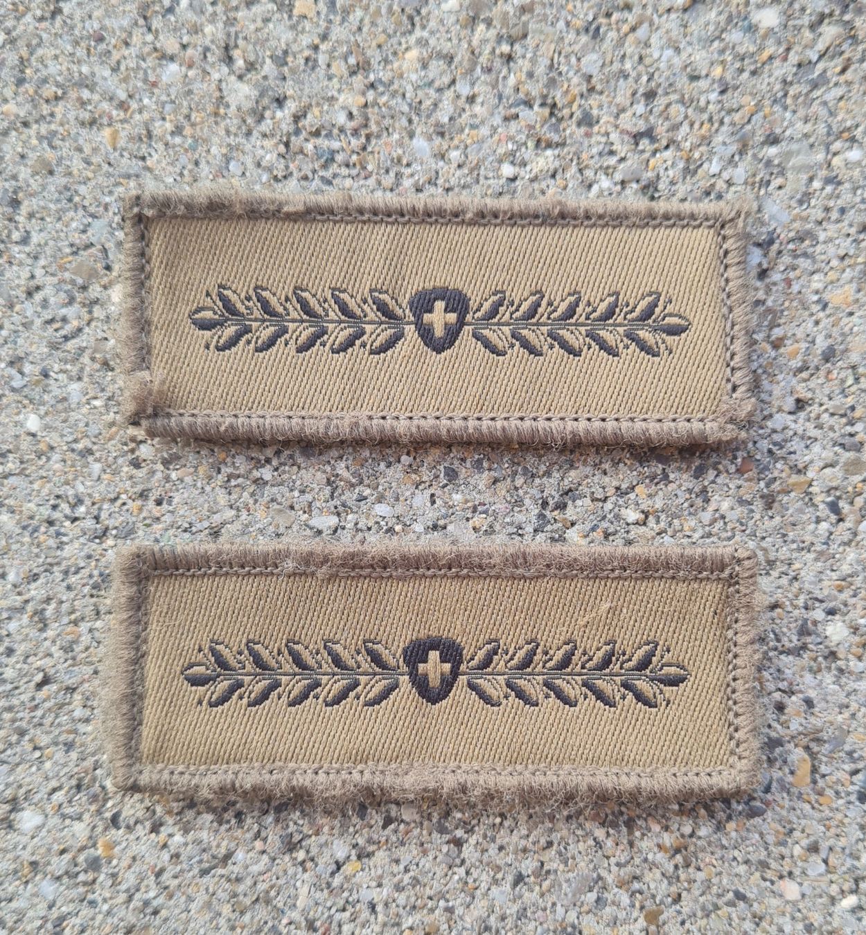 Schweizer Armee Plaketten & Abzeichen: CH Armee / 2-mal Milizabzeichen Armee 21 / Dienstabzeichen – Gebraucht aus Safenwil von Husqi2000