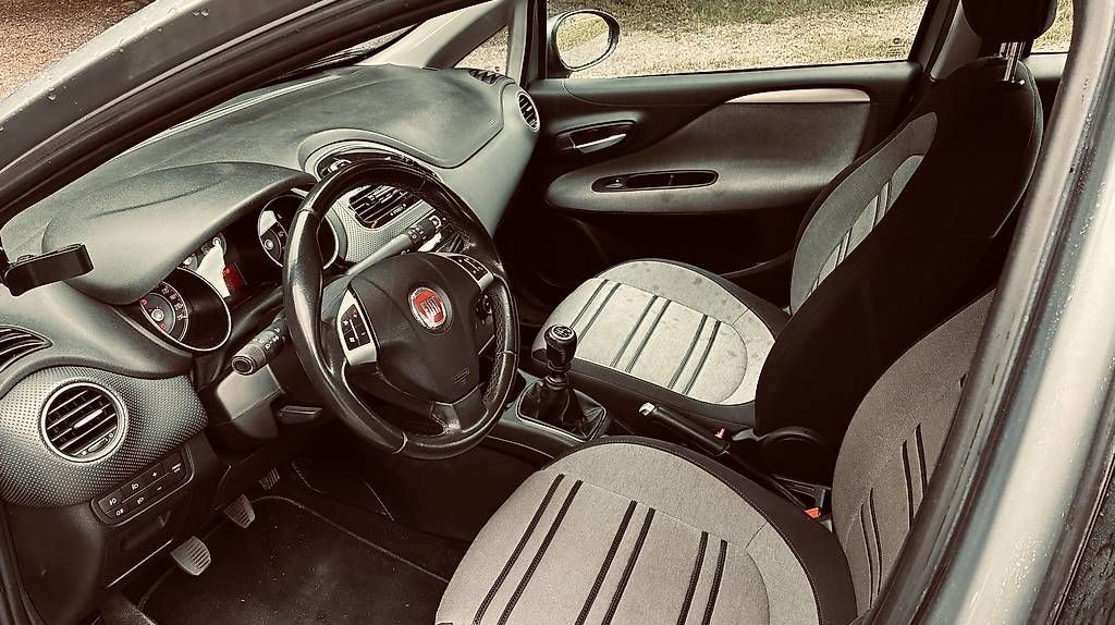 Autos: Fiat Punto 1.4 EVO – D'occasion à Montagny-la-Ville par gon_9zbq 3