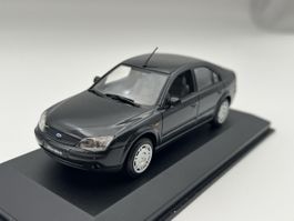 Ford Mondeo Fastback 2001, 1:43 Minichamps