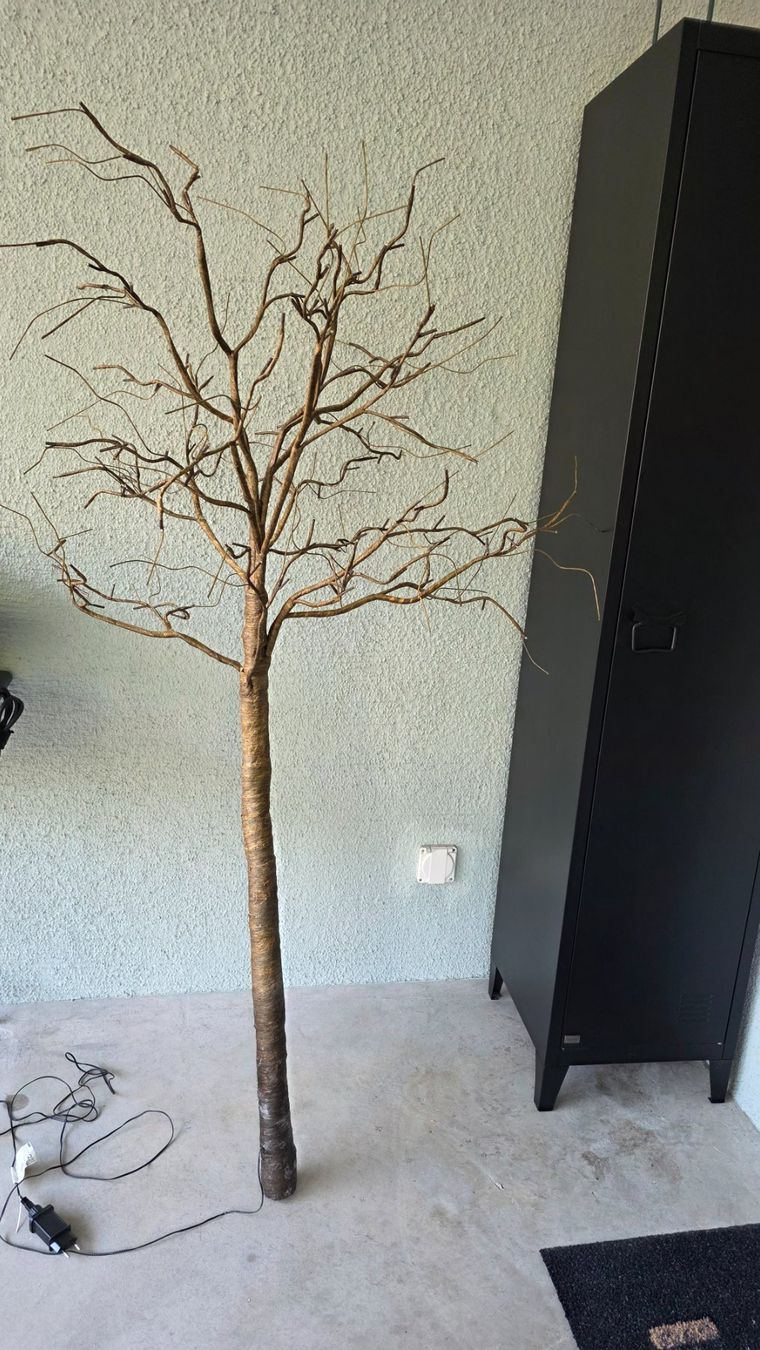Tutte le decorazioni: Deko Baum mit Lichterkette Braun 150cm – Usato da Näfels venduto da jayjay1968