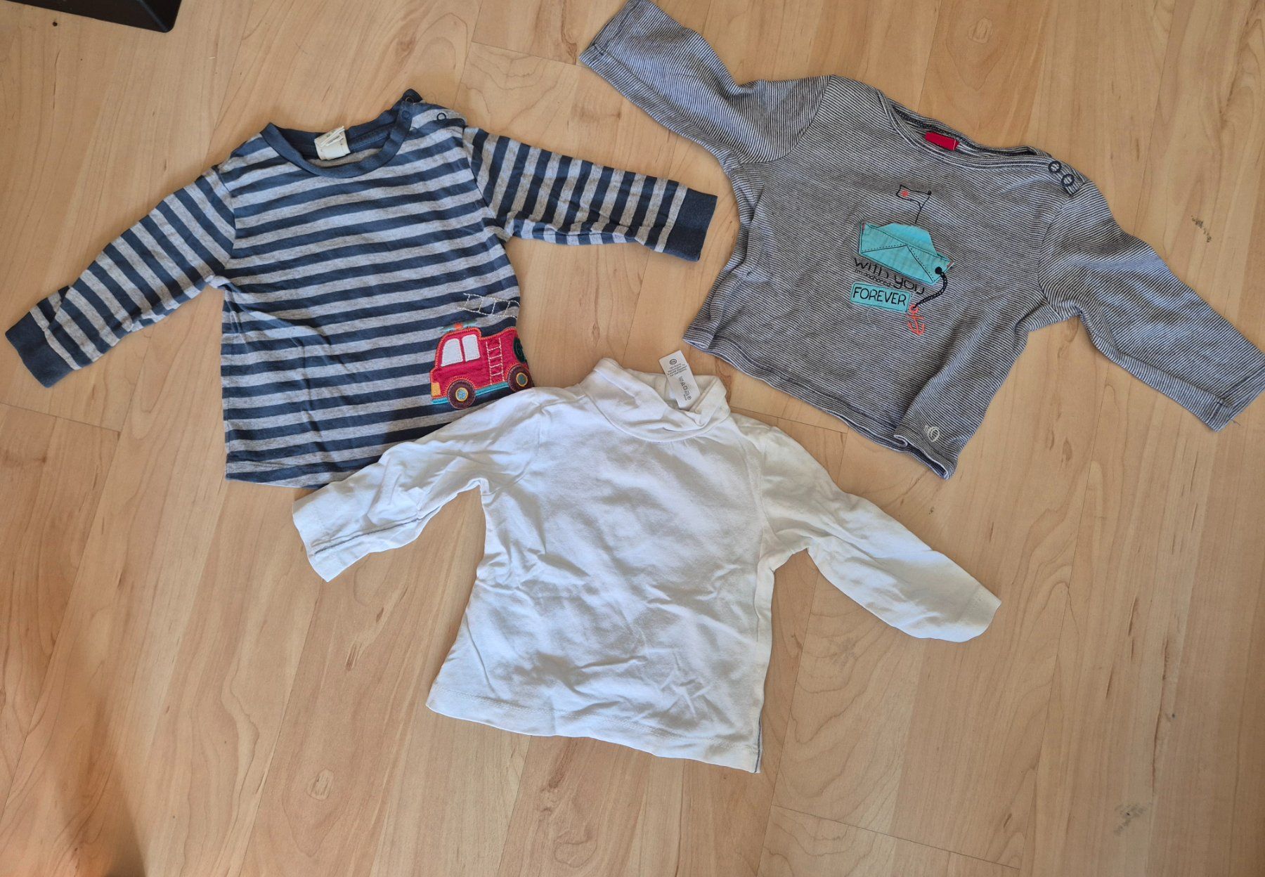 Pullover & Sweatshirts: Pullover Grösse 74 – Gebraucht aus Eschlikon TG von inf_v5zp