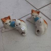 Zwei Vintage Porzellan-Katzenfiguren mit Wollknäuel! (52)
