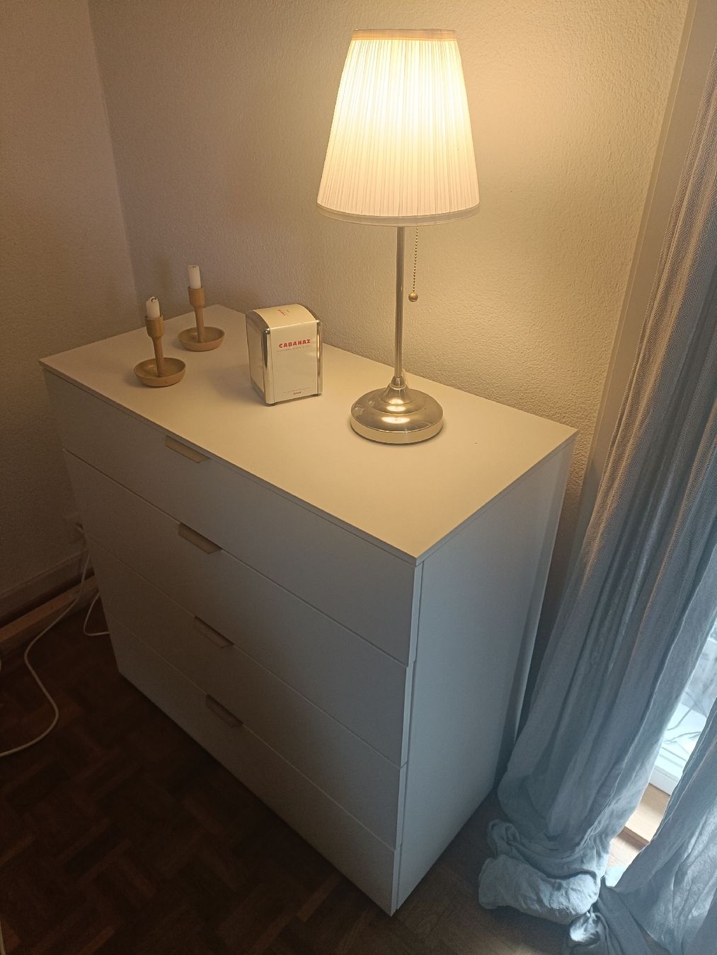 Ikea Cassettiere: Weisse Kommode mit 4 Schubladen – Usato da Bern venduto da tob_fl9t 2