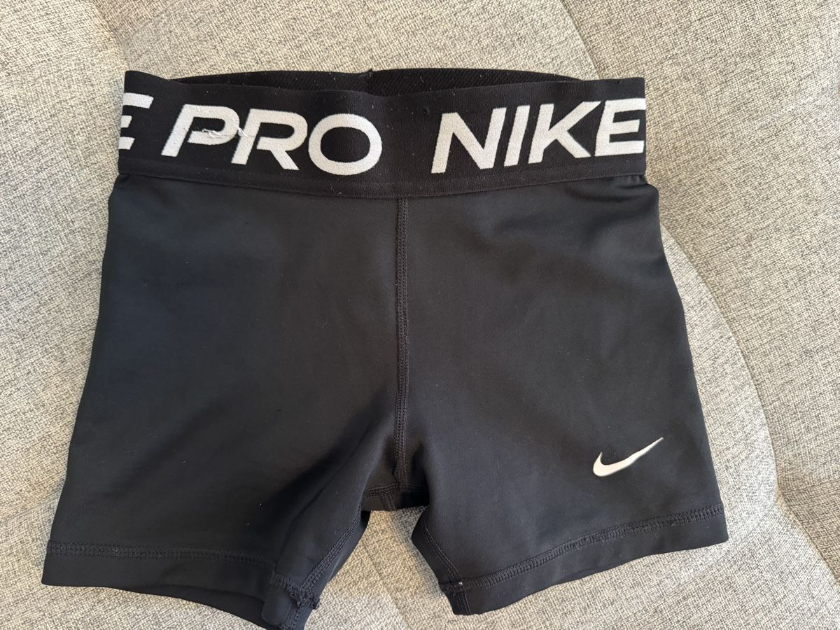 Nike Pantalons: Nike Pro Shorts – D'occasion à Dierikon par FraeuleinMaus17