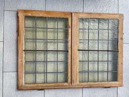 Antikes Fenster mit Bleiverglasung