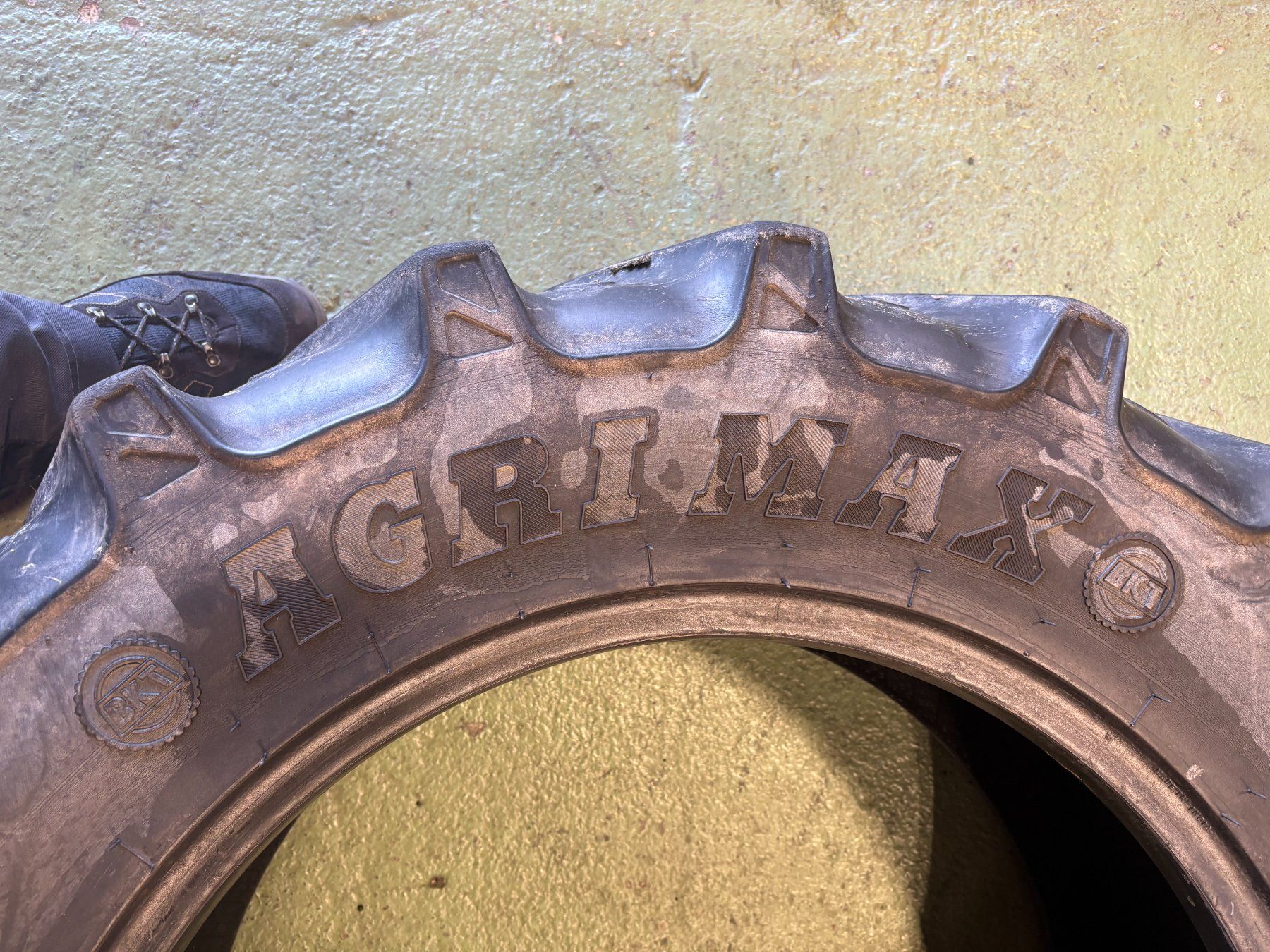 Pneumatici & Ruote complete: Reifen Paar 320/70R24 – Usato da Lätti venduto da baumi02 1