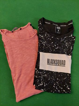 2 T-Shirts