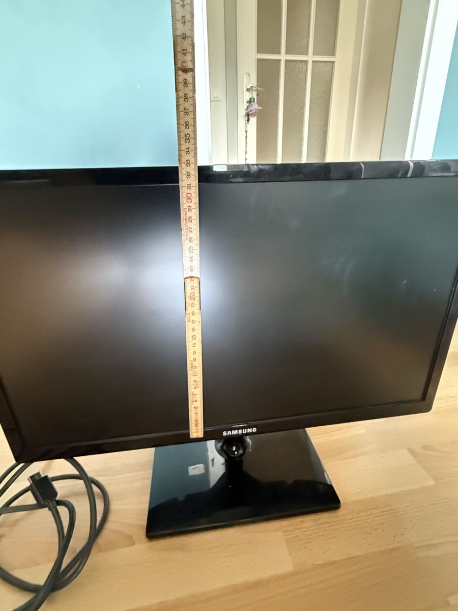 Monitor: Samsung Bildschirm – Usato da Flüelen venduto da therealyannic 1