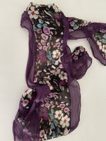 Buntes blumiges Tuch