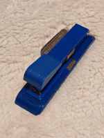 Blauer Bostitch Handtacker / Hefter - Vintage Zustand