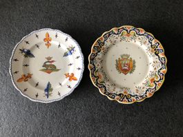 2 handbemalte Fayence Teller Rouen & Chambord