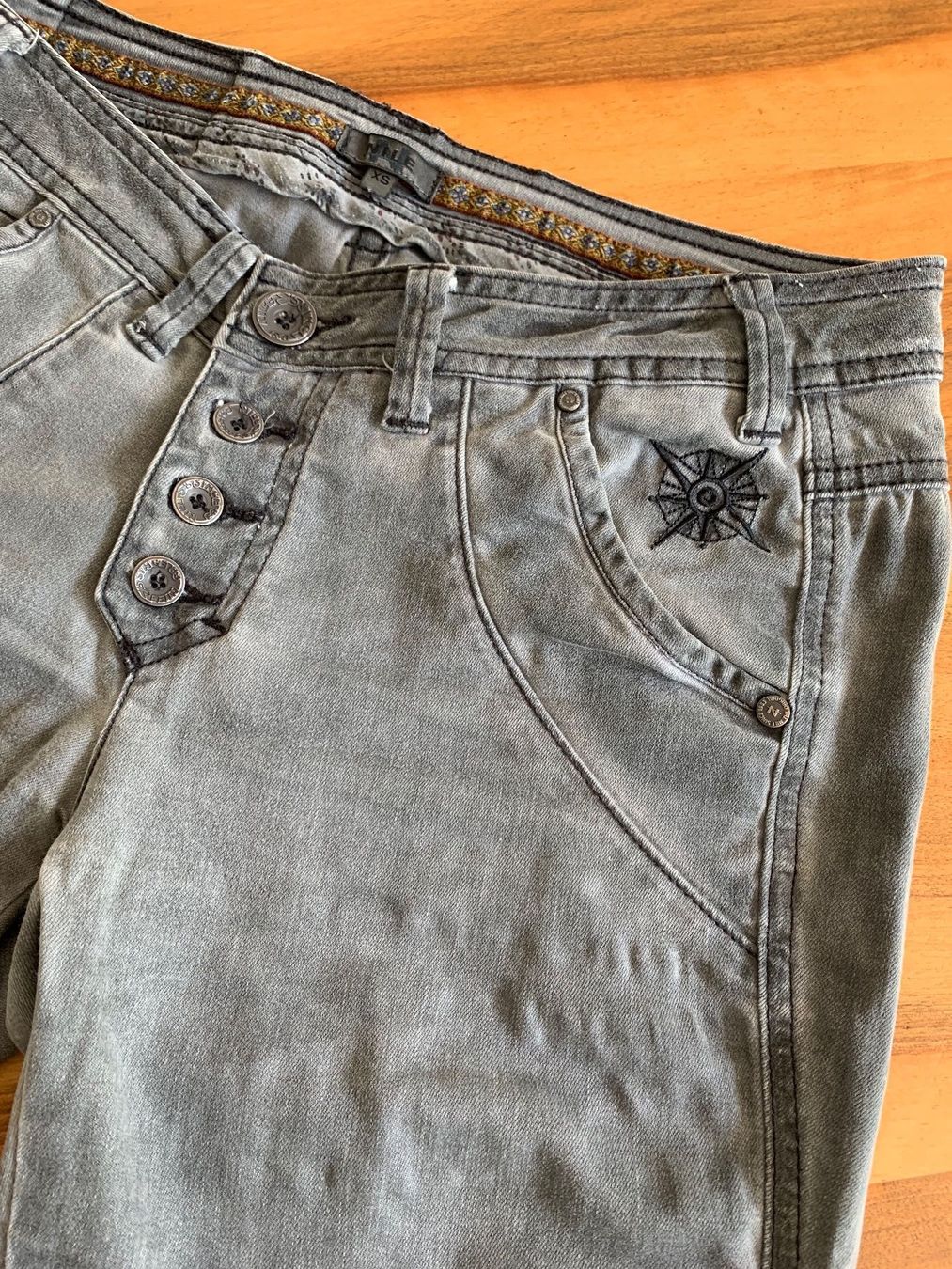 Nile Jeans: NILE lässige graue Jeans Grösse XS – Gebraucht aus Meiringen von Sheyene 2