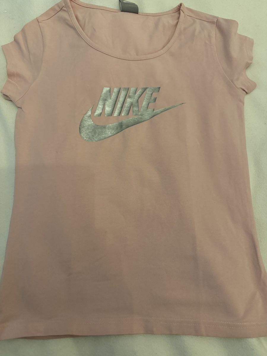 Nike Magliette Polo: Nike vintage Shirts damen – Usato da Basel venduto da sch_9g6x 2