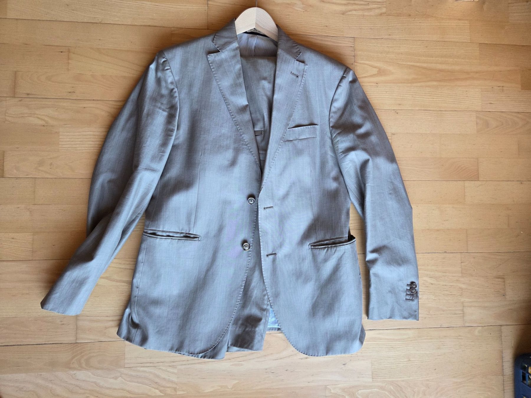Costumes: 2 teilige Anzug Agnelo Nardelli Gr 52 – D'occasion à Basel par olivier84 1