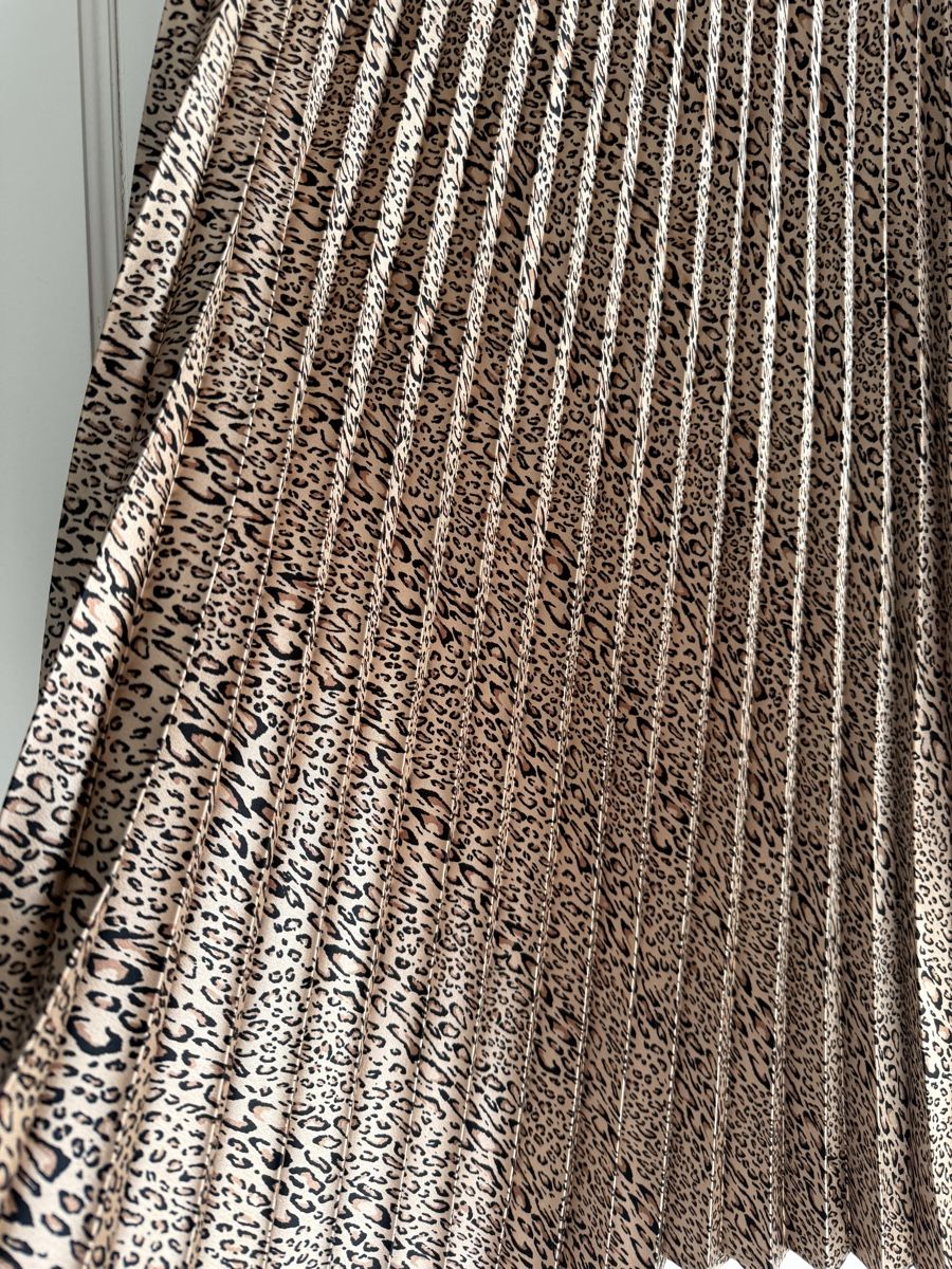 Twinset Gonne: Twinset Pleated Leopard Print Skirt – Usato da Corsier-sur-Vevey venduto da Kristina.Nova 6