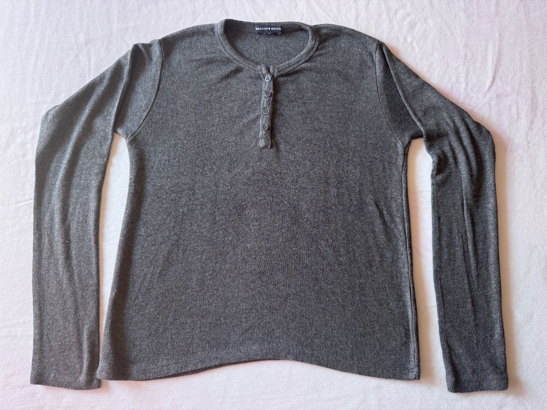 Brandy Melville Maglioni & Felpe: Pull léger gris manches longues Brandy Melville – Nuovo (secondo la descrizione) da Genève venduto da Lucie.hwrth 2