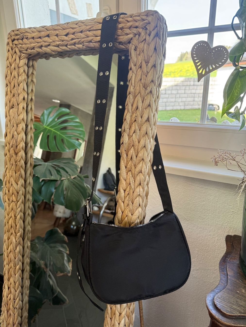Altro in  Abbigliamento & Accessori: Sac en bandoulière noir – Nuovo (secondo la descrizione) da Prez-vers-Siviriez venduto da mar_n29z
