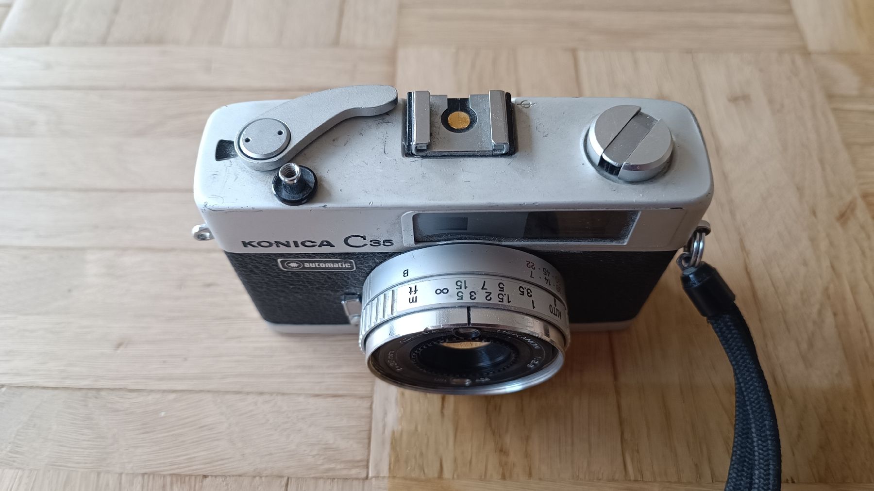 Konica Fotocamera: Konica C35 Kamera mit Blitz National PE-300 – Usato da Baden venduto da zuppel 1