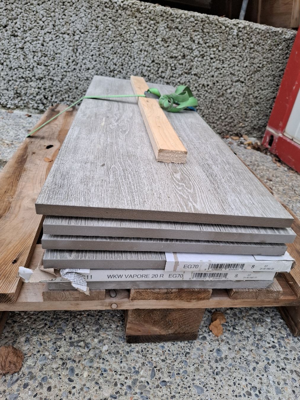 Bodenbeläge: Feinsteinzeug Platten – Neu (gemäss Beschreibung) aus Rothenfluh von SimonGerster
